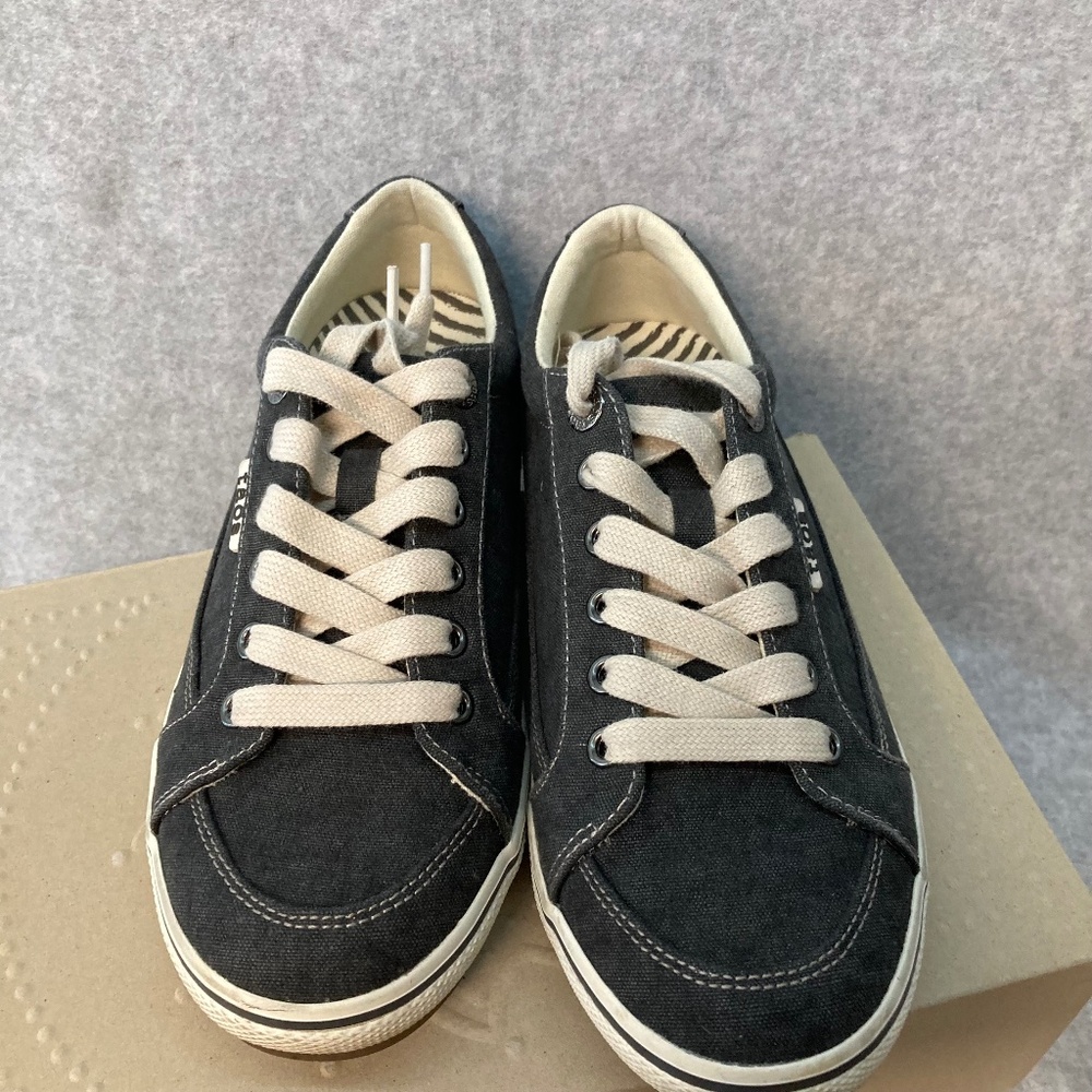 Taos Moc Star Sneakers Women’s Size 7 Low Profile Comfort Shoe With Box